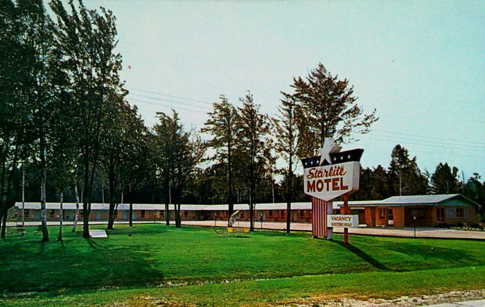 Starlite Motel - Vintage Postcard (newer photo)